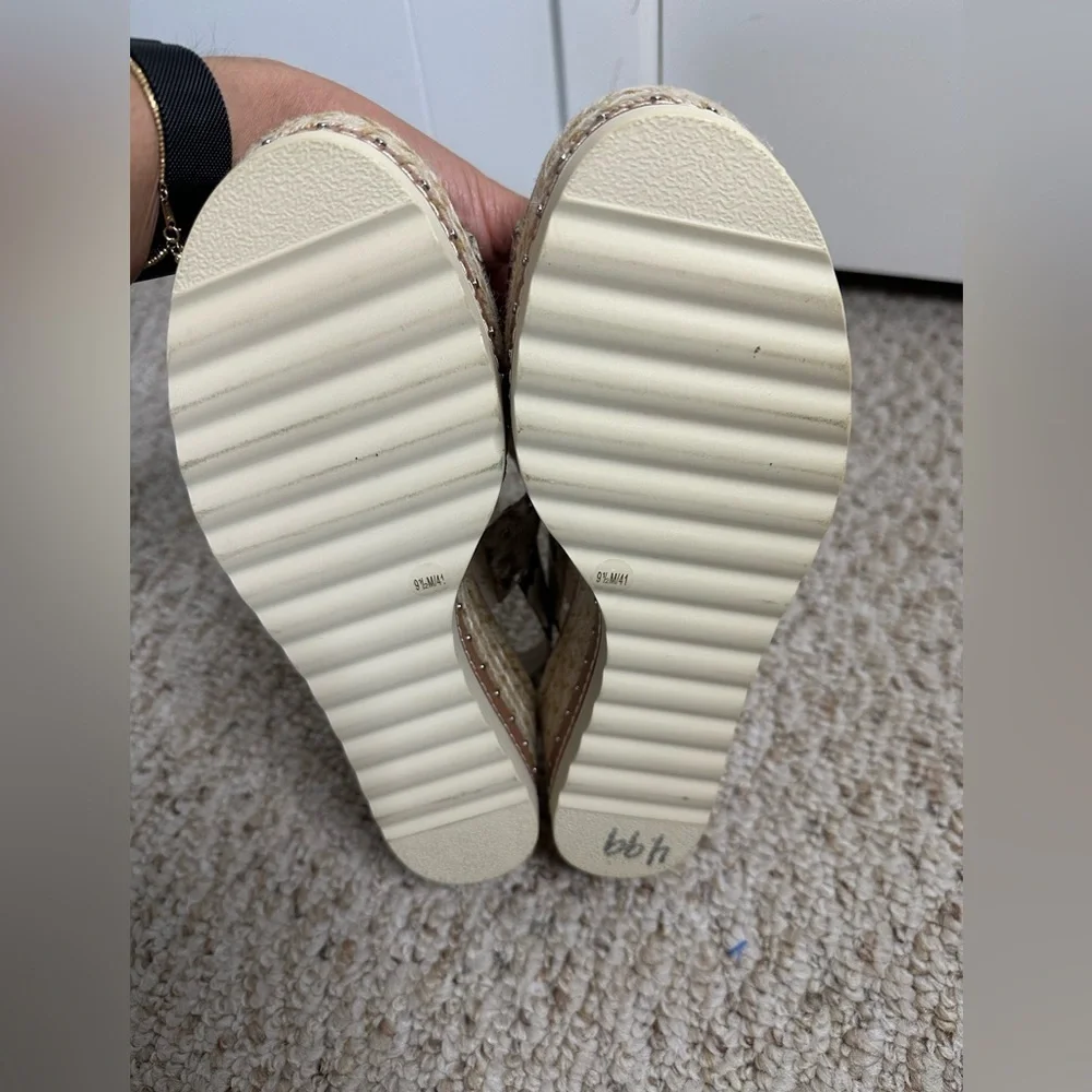 Vince Camuto snake skin Platform sandals size 9.5